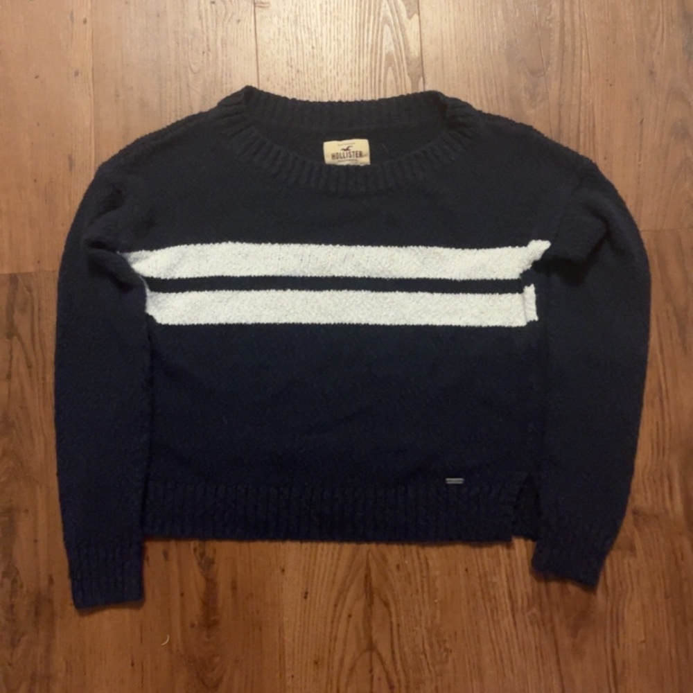 CROPPED HOLLISTER SWEATER 💙
